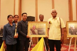 สถาบันวิจัยศิลปะและวัฒนธรรมอีสาน จัดงานเชิดชูเกียรติศิลปินพื้นบ้านอีสานและผู้มีผลงานดีเด่นทางวัฒนธรรม ประจำปี 2560