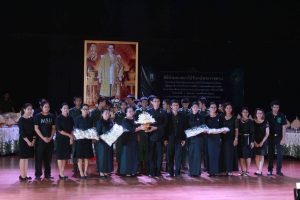 สถาบันวิจัยศิลปะและวัฒนธรรมอีสาน ร่วมพิธีส่งมอบดอกไม้จันทน์พระราชทาน