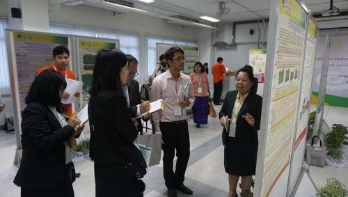 เข้าร่วมประชุมและนำเสนอผลงาน