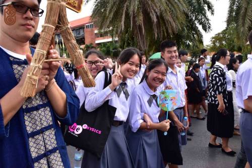 ร่วมพิธีสมโภชผ้าไตรพระราชทานเพื่อทอดกฐิน