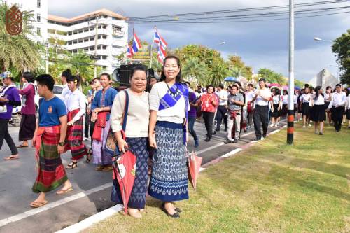 ร่วมพิธีสมโภชผ้าไตรพระราชทานเพื่อทอดกฐิน