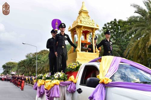 ร่วมพิธีสมโภชผ้าไตรพระราชทานเพื่อทอดกฐิน