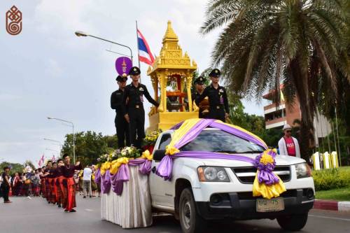 ร่วมพิธีสมโภชผ้าไตรพระราชทานเพื่อทอดกฐิน