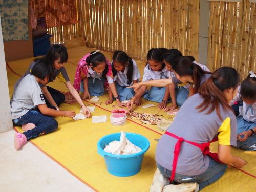 ผ้ามัดย้อมสีธรรมชาติ