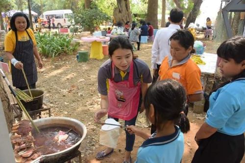 ผ้ามัดย้อมสีธรรมชาติ