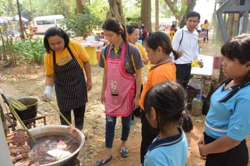 ผ้ามัดย้อมสีธรรมชาติ