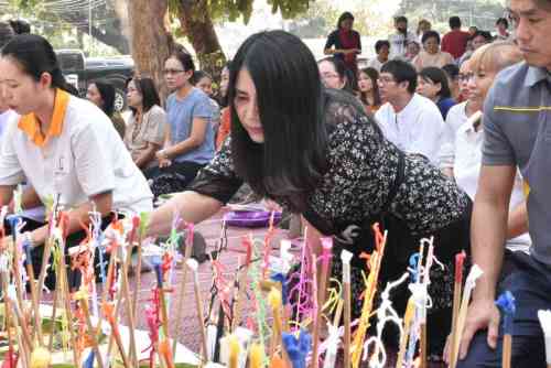 จัดโครงการพิธีกรรมแต่งแก้