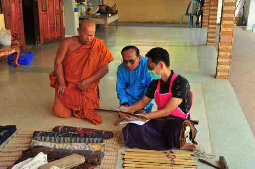 ลงพื้นที่ในการสำรวจและจัดทำบัญชีสถานภาพเอกสารใบลาน