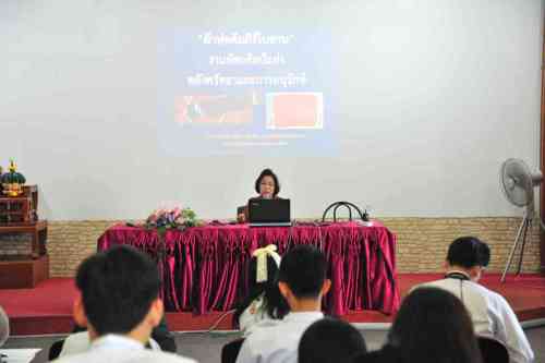 สถาบันวิจัยศิลปะและวัฒนธรรมอีสานจัดอบรมการอนุรักษ์ผ้าห่อคัมภีร์ใบลาน