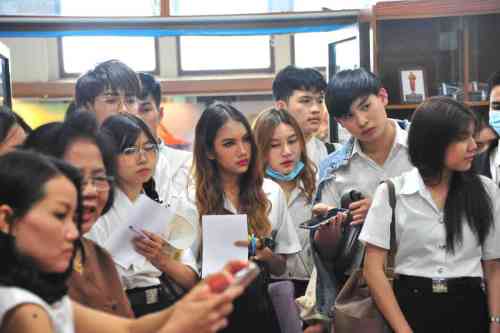 สถาบันวิจัยศิลปะและวัฒนธรรมอีสานจัดอบรมการอนุรักษ์ผ้าห่อคัมภีร์ใบลาน