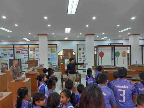 ครู นักเรียน บ้านพงโพดเยี่ยมชมพิพิธภัณฑ์วัดมหาชัย